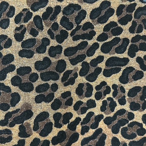 Leopard Print sleeveless mock neck cropped top size XL - Picture 4 of 5